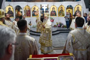 Тројца архиереи сослужуваа на Петровден во храмот „Свети Петар и Павле“ во Ѓорче Петров