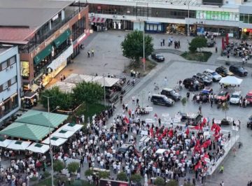 ДУИ НАЈАВИ МАСОВЕН ПРОТЕСТ ВО ТЕТОВО, СЕ СОБРАА ОКОЛУ 100 ДО 150 ЛИЦА: Марш против промената на имињата на улиците