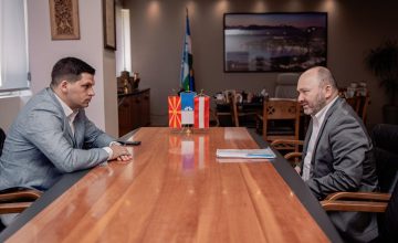 Зајакнување на соработката меѓу Охрид и австриската покраина Тирол во фокус на средбата Пецаков-Памер