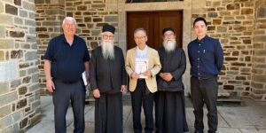 Јапонскиот амбасадор во Грција ја посети Света Гора, каде што се подвизуваат и јапонски монаси