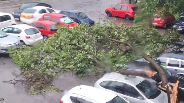Невреме во Скопје и Куманово, има штети