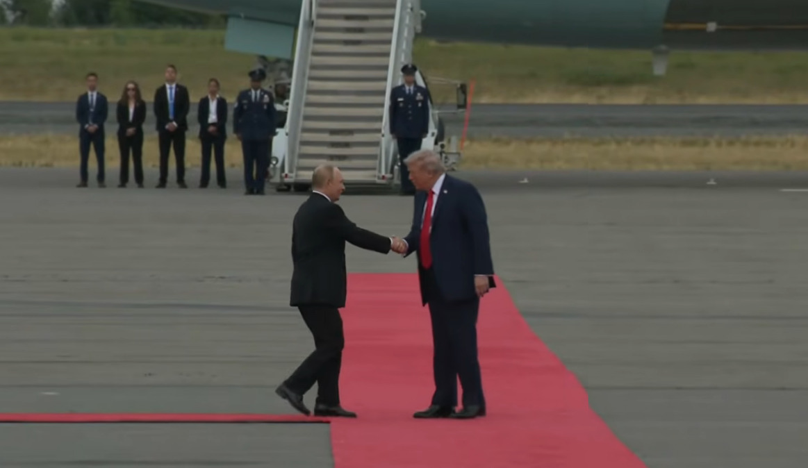 Трамп по разговорот со Путин: Мирот во Украина е поблиску отколку што луѓето мислат