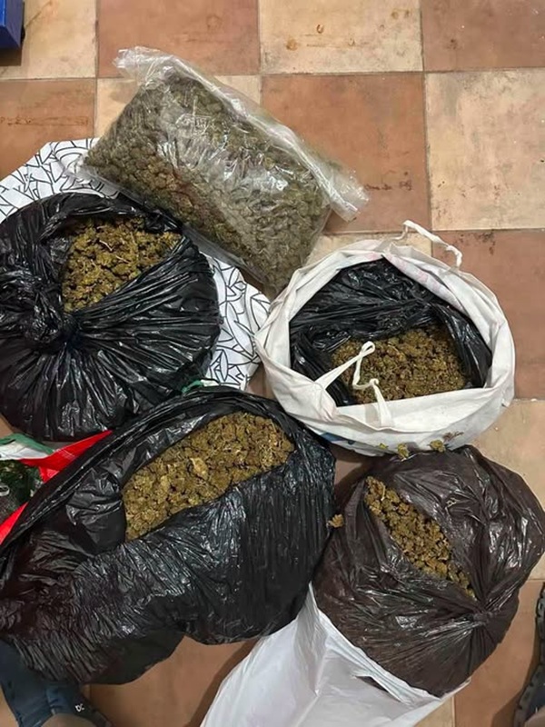 Пронајдени пет килограми марихуана при претрес во Скопје – приведени се татко и син
