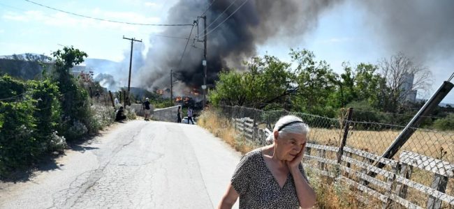 ЛОКАЛИЗИРАН ПОЖАРОТ БЛИЗУ СОЛУН, ИЗГОРЕА ДВЕ ФАБРИКИ И ЕВАКУИРАНИ ТРИ СЕЛА, ГО ПРЕДИЗВИКАЛ ПИЈАН 76-ГОДИШНИК
