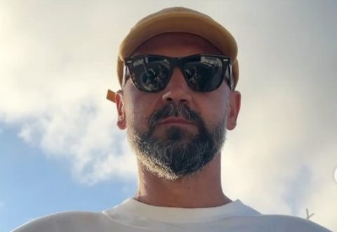 Тони Зен ја покажа ќеркичката Дена, првпат откако стана татко по вторпат пред седум месеци