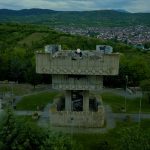 МАКЕДОНСКАТА БРУТАЛИСТИЧКА АРХИТЕКТУРА КАКО СЦЕНА ЗА ЕЛЕКТРОНСКА МУЗИКА