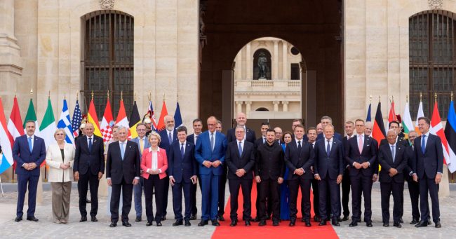 БЕКИМ САЛИ ЈА ПРЕТСТАВУВА МАКЕДОНИЈА НА СОБИРОТ НА ЕВРОПСКИ ЛИДЕРИ КАЈ МАКРОН ЗА ДЕНОТ НА БАСТИЛЈА