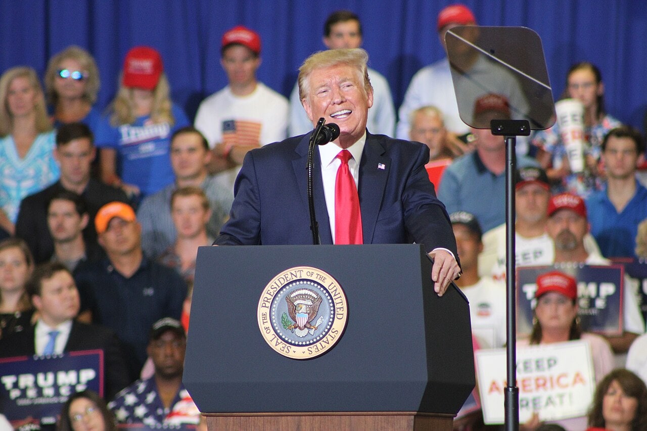 МНОГУ ПРОФИТАБИЛНА ГОДИНА: Трамп пријавил приход од 1,2 милијарди долари од криптовалути