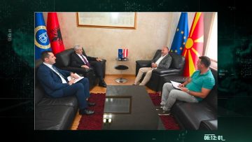 ПО 24 ГОДИНИ ПРВПАТ МАКЕДОНСКО ЗНАМЕ ВО КАБИНЕТОТ НА АХМЕТИ: Поставено по иницијатива на дипломатски претставници за средба со австрискиот амбасадор