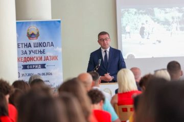 МАКЕДОНСКИОТ ЈАЗИК Е НАЈСИЛНАТА ВРСКА ШТО НÈ ОБЕДИНУВА: Мицкоски ја отвори Летната школа за деца од дијаспората во Охрид