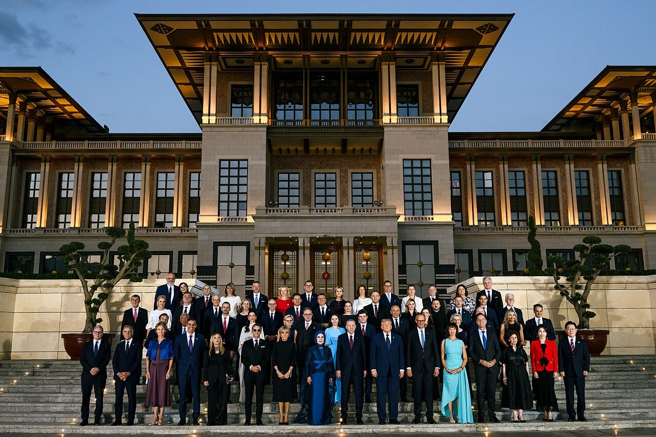 НИТУ ЗГОЛЕМЕНАТА ВОЕНА ПОТРОШУВАЧКА НА НАТО-ЗЕМЈИТЕ не го одоброволи Трамп на самитот во Анкара, тој пак се фати за Гренланд