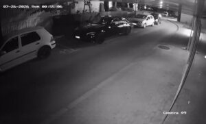 (ВИДЕО) Со натписи УЧК вандализиран Српскиот културен центар во Куманово