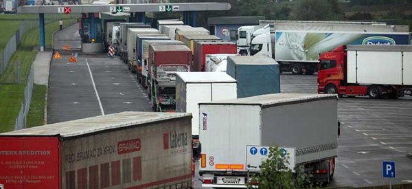 Крај на маките за македонските транспортери, обезбедени долгорочни визи во повеќе европски земји