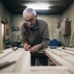 Пензионирани, но сè уште работат: Каде во Европа финансиската потреба е најголемата причина?