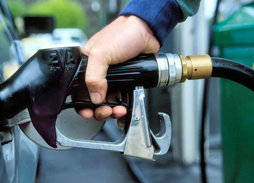 Дизелот поскапува за 4,5 денари, еден литар од полноќ ќе чини дури 98,5 денари