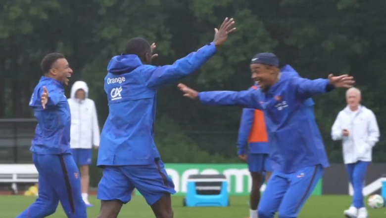 Како функционира на тренинг триото Олисе, Дембеле, Мбапе?