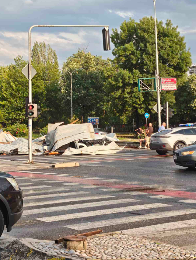 ДЕВЕТ ИЛЈАДИ ПОВИЦИ НА 112: Регистрирани големи материјални штети од невремето