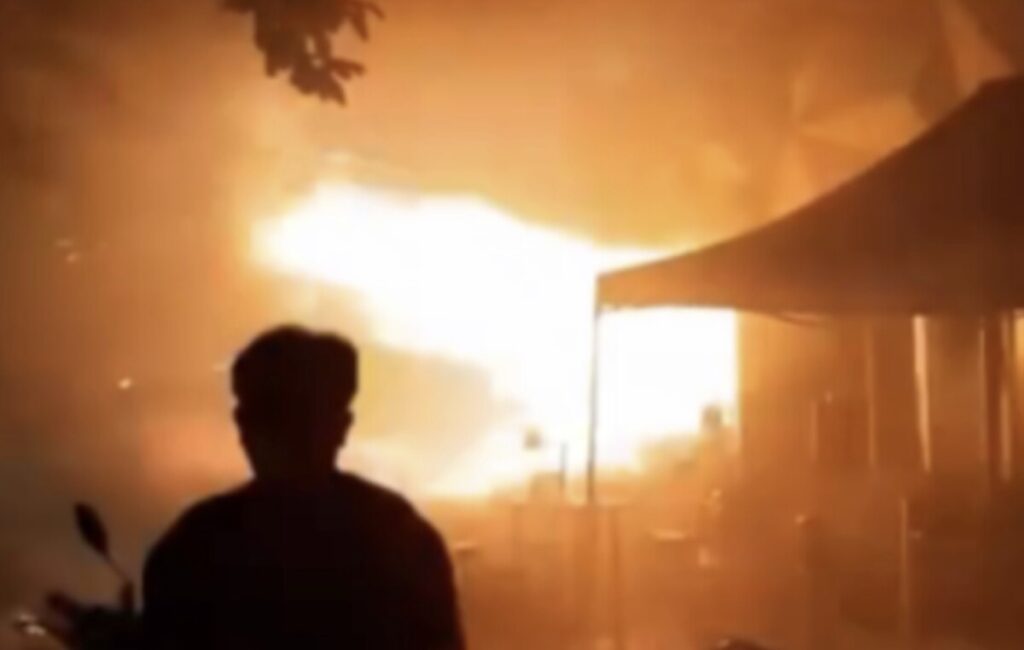 Расте бројот на загинати во пожарот во барот во Бангкок: „Да трчаа накај оваа страна, ќе се спасеа“