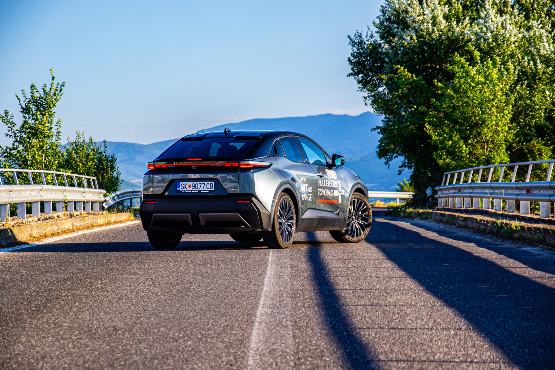 Тест Toyota C-HR+ Style Premium AWD: Електрични емоции