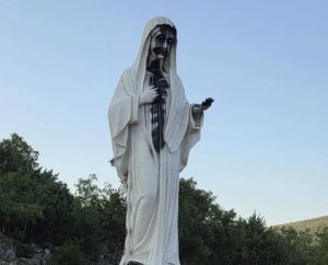 Уапсено лицето кое ја запали статуата на Богородица во Меѓугорје