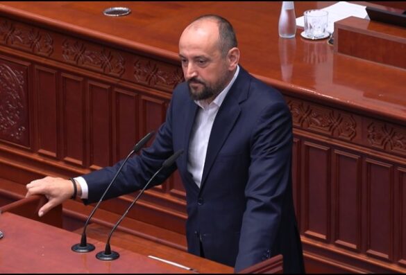 Битиќи ја нарече Димитриеска-Кочоска „сметководителка“, од ВМРО-ДПМНЕ обвинуваат за „ниски навреди“