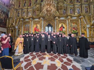 Монаси од Света Гора сослужуваа во Киево-Печерската лавра на ПЦУ