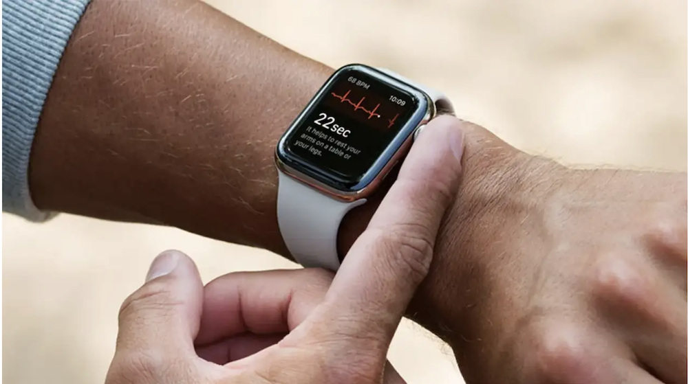Расте популарноста на AI паметните часовници: Apple држи 90% од пазарот, а здравствените функции се главен адут