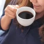 Диететичари: Една храна што не треба да ја јадете со утринското кафе