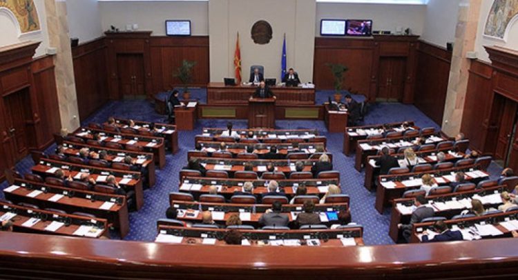 Копјата повторно се кршат околу државната каса, повеќе инвестиции или нови долгови и повисок дефицит?