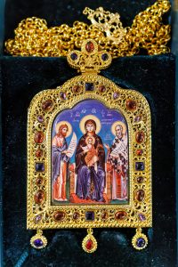 Епископот Партениј му ја честиташе годишнината на митрополитот Георгиј, подарувајќи му скапоцена панагија