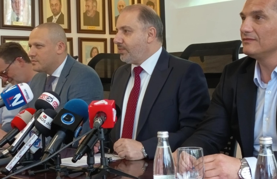 „Работиме нешто кое никој во Царинска управа не се охрабрил да го работи“: Николовски тврди оти се избегнати давачи во милионски суми