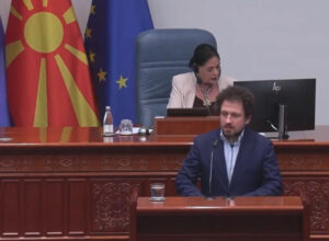 Собранието по неколку паузи ја заврши седницата за пратенички прашања со едно поставено прашање