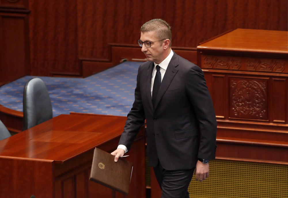 Собранието ги избра новите министри, Мицкоски се извини за инцидентот на Стоилковиќ