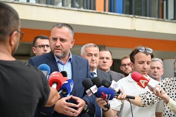 Тошковски беше во Гостивар – кога гостиварчани ќе добијат безбедна вода?