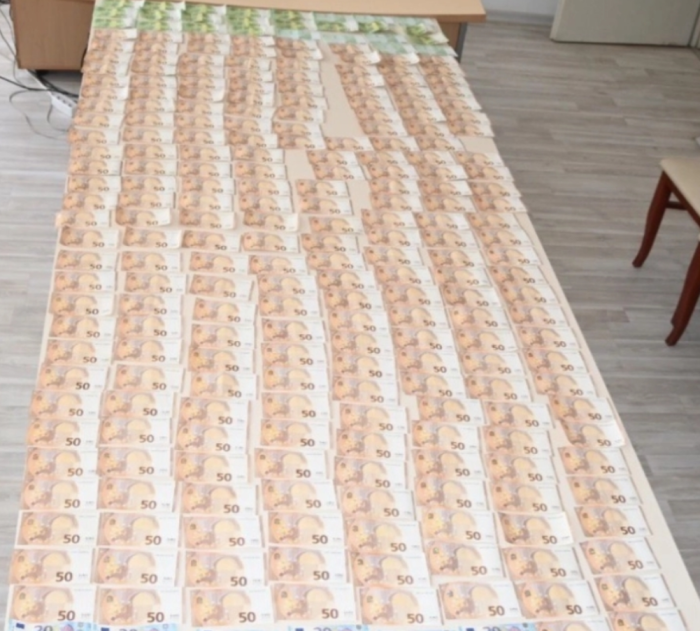 Лишено од слобода лице од Бучим, при преглед на возило пронајдени 14.440 евра