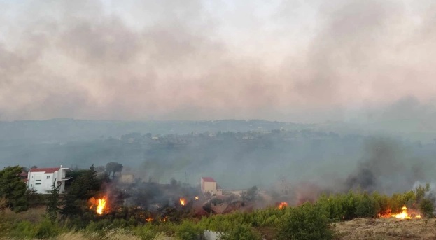 ТЕШКИ ДЕСЕТ ДЕНА ЗА ГРЦИЈА: Пожарникарите гаснат над 400 пожари во услови на силни ветрови, изречени 680 казни и уапсени 274 лица