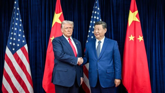 ТРАМП ПЛАНИРА ЕКОНОМСКА ИЗОЛАЦИЈА НА ИРАН И ТРГОВСКИТЕ ПАРТНЕРИ, ТЕХЕРАН И КИНА ГИ ОСУДИЈА ЗАКАНИТЕ