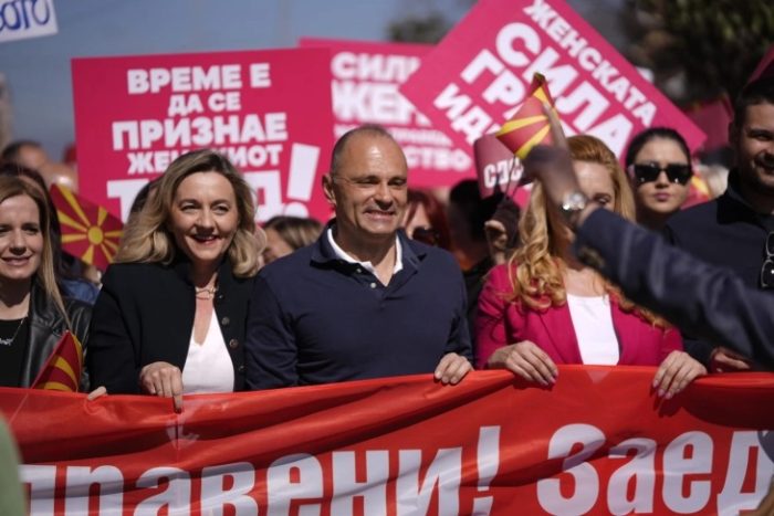 СДСМ СЕ „ДАВИ“ ВО ДВОЛИЧНОСТ ЗА ВОДАТА: И премиерот и министри да одговараат, само на градоначалникот на Гостивар влакно да не му фали