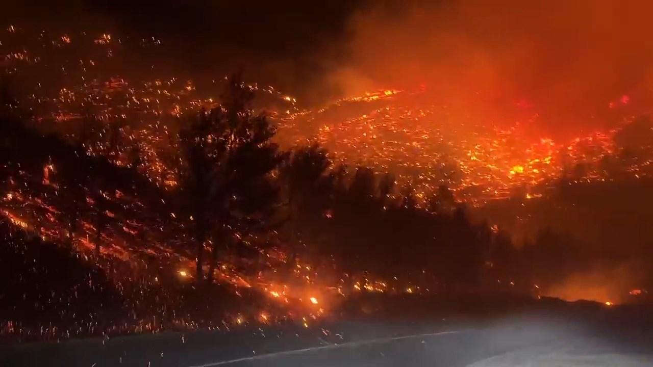 Борба со природата, голем пожар во Омиш-Хрватска, има повредени
