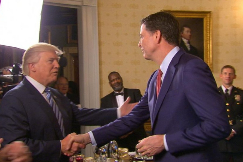На Трамп му калемеле „руски врски“ и за отпуштањето на шефот на ФБИ