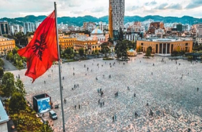 НА ПЕЧАЛБА ВО АЛБАНИЈА: Регистрирани 38.712 дозволи за престој на странци, најмногу од Косово, Индија, Филипини, Италија, Египет…
