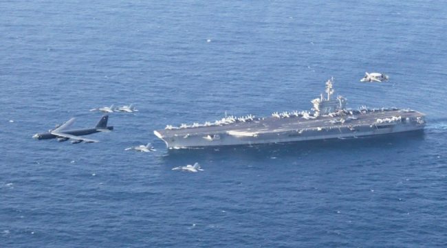 МОРНАРИ СЕ ОБИДЕЛЕ ДА СКОКНАТ ОД АМЕРИКАНСКИОТ ВОЕН БРОД „ЛИНКОЛН“ ПОРАДИ ЛОШИТЕ УСЛОВИ И ПРЕДОЛГИОТ ПРЕСТОЈ НА МОРЕ