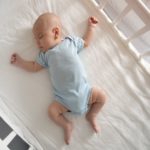 5 совети за мирен сон на бебето во текот на жешките летни ноќи