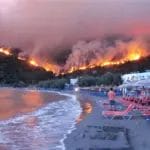 Грција под „жолт аларм“: Ветерот за кратко стивна, метеоролозите најавуваат нов удар – испратено е предупредување до туристите