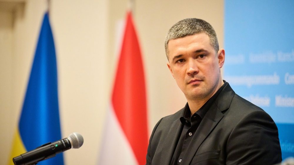 Сменетиот министер за одбрана на Украина бара избори