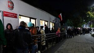 Полјаците поддржуваат депортација на Украинците кои се способни за воена служба