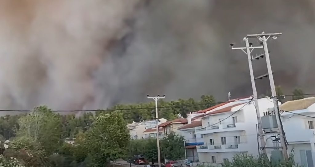 Пет македонски семејства побарале помош за евакуација од деловите зафатени со пожар во Грција