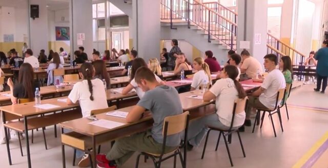 Јаневска ја претставува државната матура како успех, а Македонија секоја година забрзано се празни, велат од таборот на Зајкова