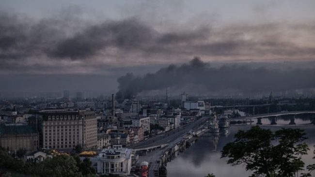 НАЈМАЛКУ 12 ЗАГИНАТИ ВО МАСИВЕН РУСКИ НАПАД НА КИЕВ, УКРАИНА ИМА НЕДОСТИГ НА СИСТЕМИ ЗА ПРОТИВВОЗДУШНА ОДБРАНА