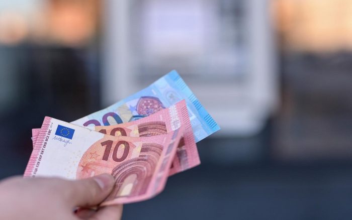 РАНГИРАЊЕ ОД ЕУРОЊУЗ: Македонија и Романија се најголеми победници споредувајќи ја куповната моќ наспроти платите годинава